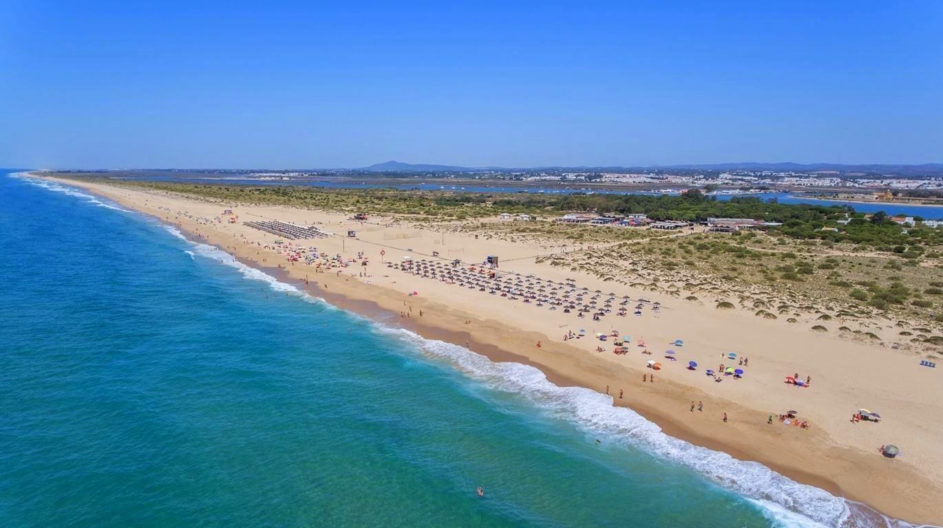 Ilhas do Algarve em redor de Tavira