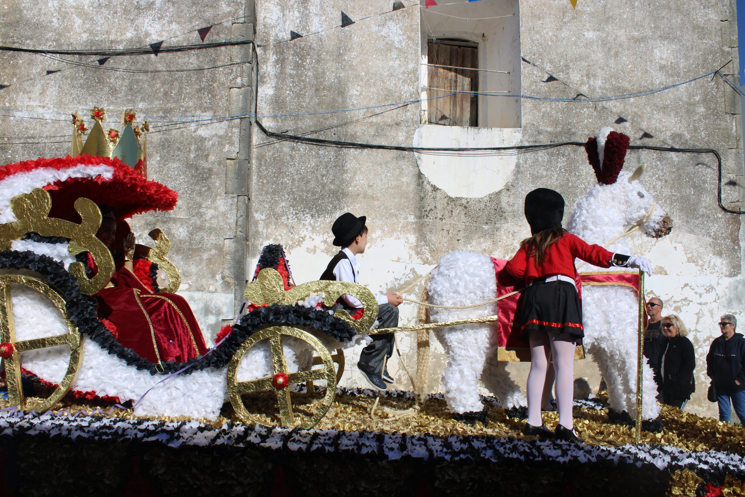 Сarnival sobre o sul de Portugal: aldeia de Moncarapacho