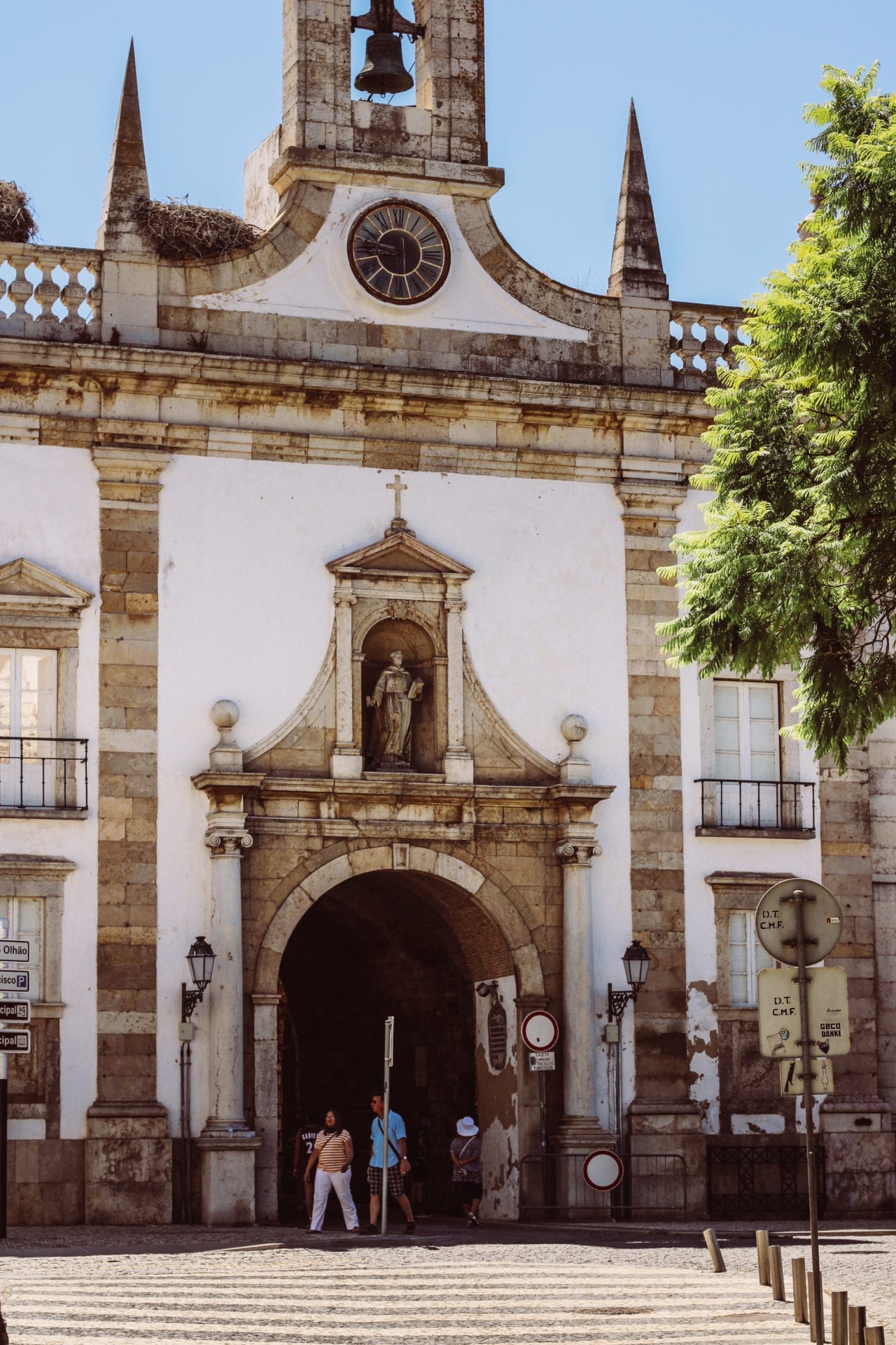 Algarve este Agosto. Como a Corona influencia o turismo e o que esperar no Outono.