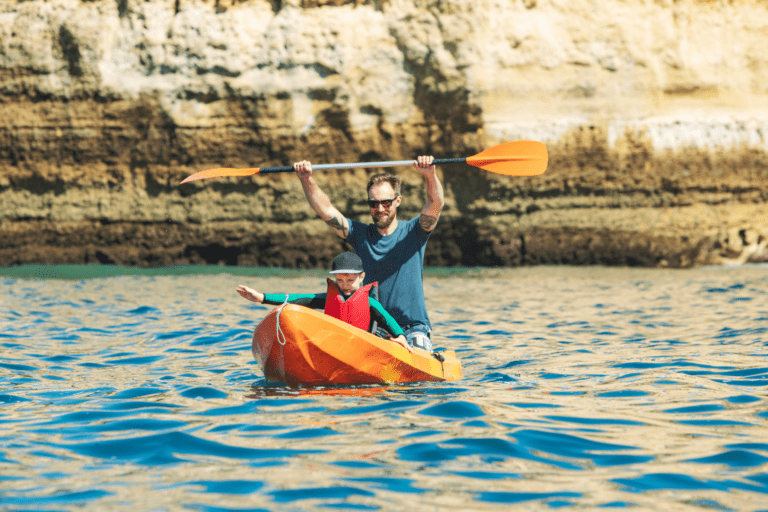 Excursion en kayak sur la plage de Benagil