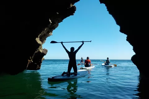 Excursión en SUP por las cuevas del Algarve – Costa Oeste