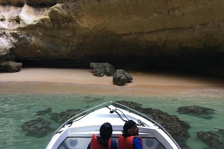 Excursion en bateau au coucher du soleil de Portimao à la grotte de Benagil
