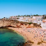 Algarve este agosto. Cómo influye Corona en el turismo y qué esperar del otoño.